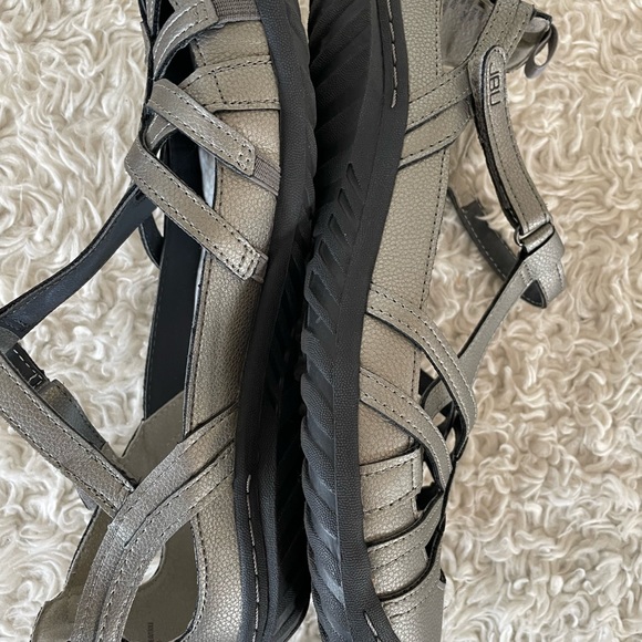 JBU size 9 - Picture 2 of 3